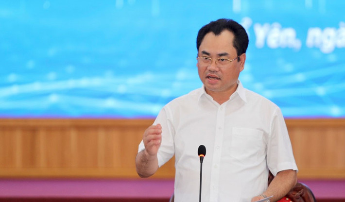 Phó Bí thư Tỉnh ủy, Chủ tịch UBND tỉnh Trịnh Việt Hùng phát biểu ý kiến tại hội nghị. Ảnh: Nguyễn Ánh Đường lớn đã mở - Phổ Yên cần nêu cao quyết tâm trở thành đô thị loại I trước năm 2030 -0