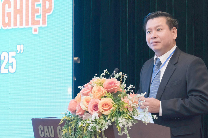 Hiệu trưởng Trường Đại học Điện lực, PGS.TS Đinh Văn Châu phát biểu tại hội nghị Trường Đại học Điện lực đồng hành cùng doanh nghiệp giải bài toán vướng mắc trong thực tiễn -0