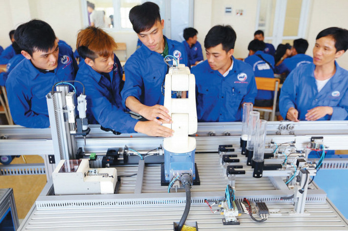 Cần có chính sách, chiến lược đào tạo lao động để đáp ứng yêu cầu công việc trong thời kỳ mới. Ảnh: baochinhphu.vn Việc làm cho thanh niên – điều chỉnh chính sách để thích ứng -2
