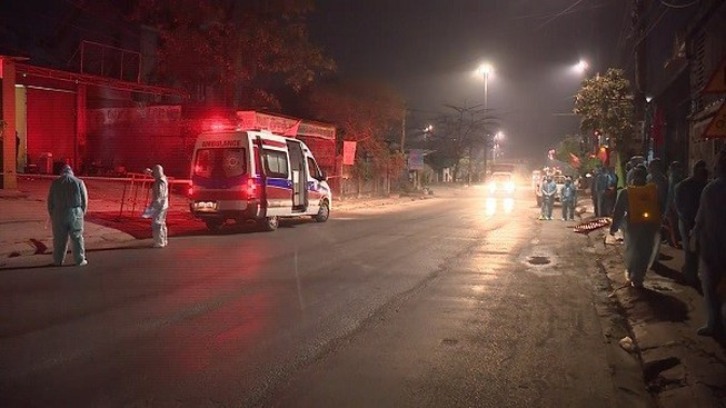 Thành phố Hạ Long phong tỏa chợ Hà Khẩu trong đêm 2.2 vì 3 ca dương tính trong cộng đồng ảnh 1 Thành phố Hạ Long phong tỏa chợ Hà Khẩu trong đêm 2.2 vì 3 ca dương tính trong cộng đồng ảnh 1