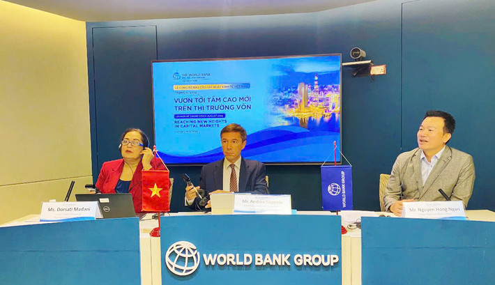 Các chuyên gia của WB tại họp báo. Ảnh: Vũ Quang WB dự báo kinh tế Việt Nam tăng trưởng 6,1% năm 2024 -0