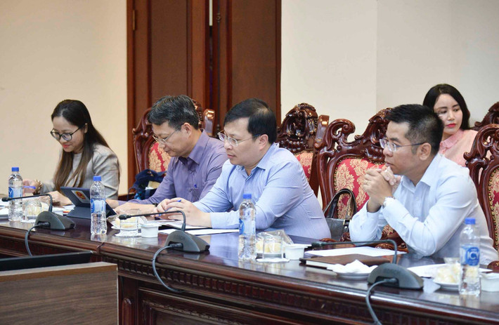 Các thành viên Ban biên soạn. Ảnh: H.Ngọc Các thành viên Ban biên soạn - Ảnh H.Ngọc