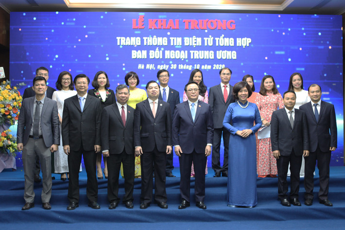 Các đại biểu chụp ảnh lưu niệm Các đại biểu chụp ảnh lưu niệm