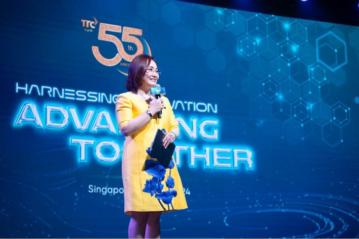 Phó Chủ tịch TTC AgriS, Bà Đặng Huỳnh Ức My phát biểu khai mạc tại TTC AgriS International Partners Day 2024, Singapore, khai mở tiềm năng hợp tác toàn cầu nhằm xây dựng ngành nông nghiệp bền vững và chuỗi giá trị thương mại quốc tế. Sự kiện quy tụ hơn 60 lãnh đạo cấp cao từ các cơ quan Chính phủ và tổ chức tài chính quốc tế từ Việt Nam, Singapore, Úc Tiếp tục chiến lược kinh doanh xanh, Ban lãnh đạo TTC AgriS cơ cấu danh mục đầu tư, tối ưu nguồn vốn xanh -0