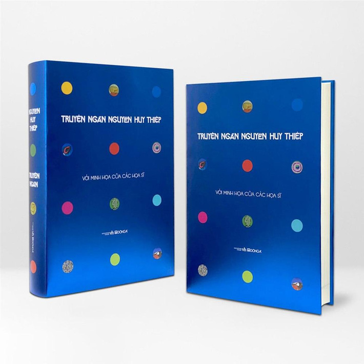 Bìa sách thực hiện theo ý tưởng là một bảng màu với các chấm tròn xen kẽ những trích đoạn tranh minh họa của 13 họa sĩ đương đại Bìa sách thực hiện theo ý tưởng là một bảng màu với các chấm tròn xen kẽ những trích đoạn tranh minh họa của 13 họa sĩ đương đại