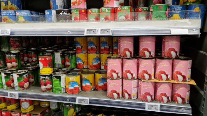 Những hộp vải đầu tiên “Made in Vietnam” được bày bán tại kệ siêu thị Tang Frères ở thủ đô Paris (Pháp) Những hộp vải đầu tiên “Made in Vietnam” được bày bán tại kệ siêu thị Tang Frères ở thủ đô Paris (Pháp)