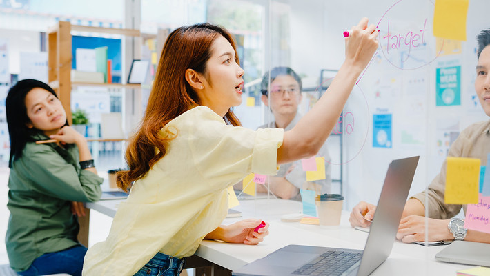 Văn hóa tạo sức mạnh cho doanh nghiệp vượt qua những "khúc quanh" - Nguồn: EveHR.vn Văn hóa tạo sức mạnh cho doanh nghiệp vượt qua những "khúc quanh" - Nguồn: EveHR.vn