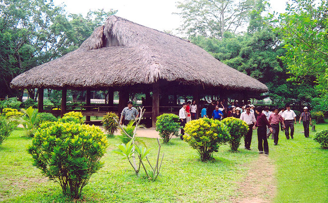 Du khách tham quan Khu di tích Quốc gia đặc biệt Tân Trào. Ảnh: Báo Tuyên Quang Tổ chức Tết Độc lập gắn với Lễ hội Tân Trào năm 2023 -0