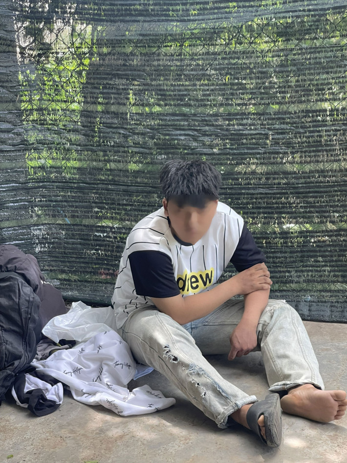 Không chấp hành hiệu lệnh, nam thanh niên tông xe vào cảnh sát giao thông ảnh 1 Không chấp hành hiệu lệnh, nam thanh niên tông xe vào Cảnh sát giao thông -0
