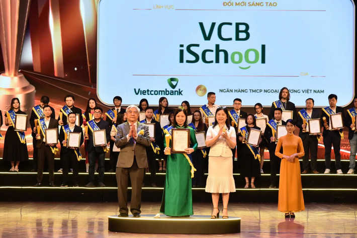 VCB i-School - Gói giải pháp thu học phí thông minh ảnh 1 Giải pháp VCB i-School đã đạt Giải thưởng Sao khuê 2024. Ảnh: VCB