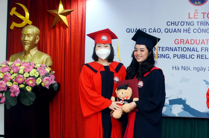 Tân cử nhân quốc tế Quảng cáo, PR và Thương hiệu Tân cử nhân quốc tế Quảng cáo, PR và Thương hiệu