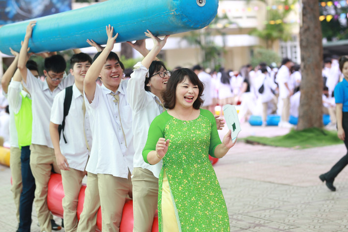 Triển khai hiệu quả công tác giáo dục thể chất và y tế trường học, bảo đảm an toàn trường học là một trong những nhiệm vụ được tập trung thực hiện năm 2024 (Ảnh: Nhật Hồng) 12 nhiệm vụ trọng tâm của ngành giáo dục trong năm 2024 -0