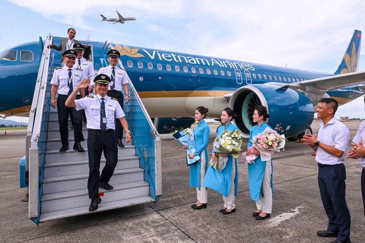 Airbus A320neo được đưa vào khai thác khẳng định cam kết của Vietnam Airlines trong việc đầu tư vào đội máy bay hiện đại tăng cường năng lực khai thác, đáp ứng nhu cầu di chuyển ngày càng cao của khách hàng. Ảnh VNA Vietnam Airlines chính thức đón nhận máy bay Airbus A320neo đầu tiên -0