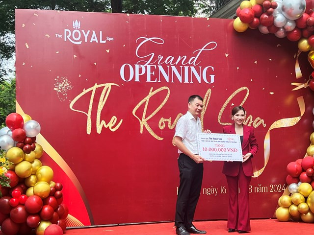 The Royal Spa đã trao tặng 10.000.000 đồng cho con của hai đồng chí liệt sỹ huyện Vị Xuyên, tỉnh Hà Giang Tưng bừng khai trương The ROYAL Spa: Thương hiệu cung cấp dịch vụ chăm sóc sức khỏe đẳng cấp bằng phương pháp dưỡng sinh đông y -0