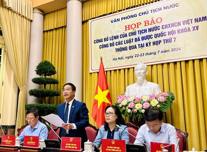 Họp báo công bố Lệnh của Chủ tịch Nước về 5 luật vừa được Quốc hội thông qua tại Kỳ họp thứ Bảy ảnh 1 Họp báo công bố Lệnh của Chủ tịch Nước về 5 luật vừa được Quốc hội thông qua tại Kỳ họp thứ Bảy -0