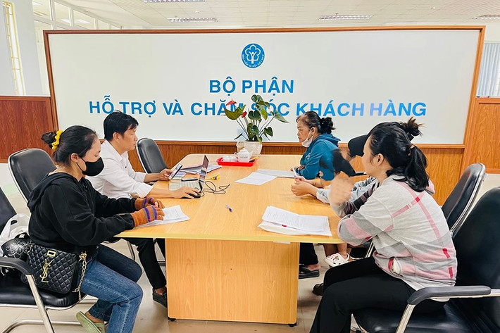Cần có chế tài mạnh ảnh 1 Tư vấn cho người lao động về hướng giải quyết khi doanh nghiệp nợ BHXH. Nguồn: BHXH tỉnh Đồng Nai