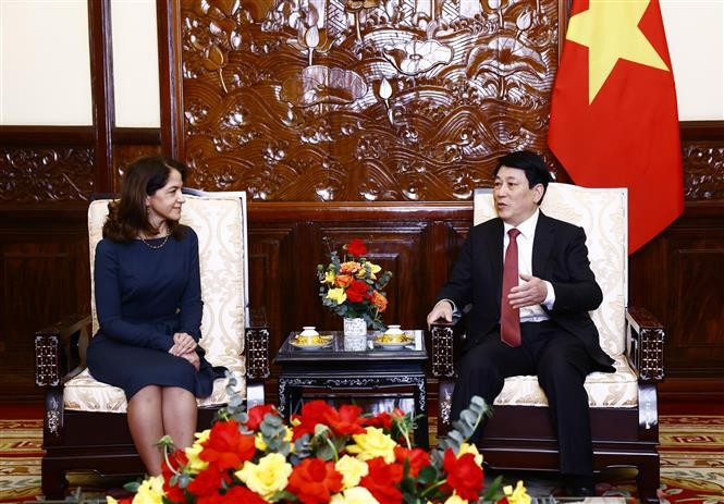 Chủ tịch nước Lương Cường tiếp Đại sứ Cộng hoà Colombia Camila María Polo Flórez đến trình Quốc thư. Ảnh: Lâm Khánh/TTXVN Chủ tịch nước Lương Cường tiếp Đại sứ Cộng hoà Colombia Camila María Polo Flórez đến trình Quốc thư. Ảnh: Lâm Khánh/TTXVN
