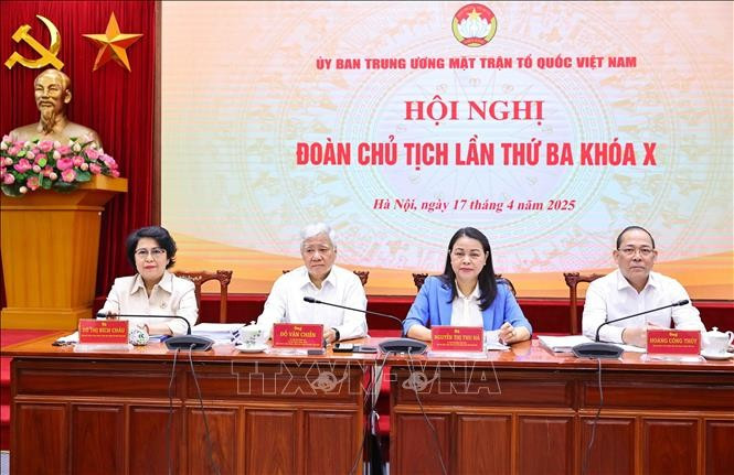 The chairman chaired the conference. Photo: Minh Duc/VNA Chủ tọa chủ trì hội nghị. Ảnh: Minh Đức/TTXVN
