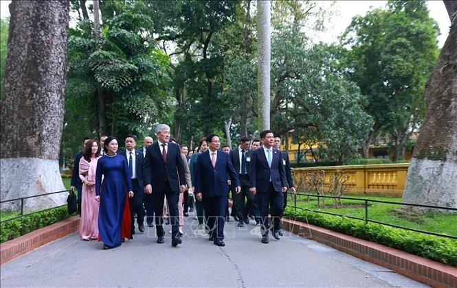Thủ tướng Phạm Minh Chính và Thủ tướng Kyrgyzstan Adylbek Kasimalyev thăm Nhà sàn Bác Hồ trong Khu Di tích Phủ Chủ tịch. Ảnh: Dương Giang/TTXVN Thủ tướng Phạm Minh Chính và Thủ tướng Kyrgyzstan Adylbek Kasimalyev thăm Nhà sàn Bác Hồ trong Khu Di tích Phủ Chủ tịch. Ảnh: Dương Giang/TTXVN
