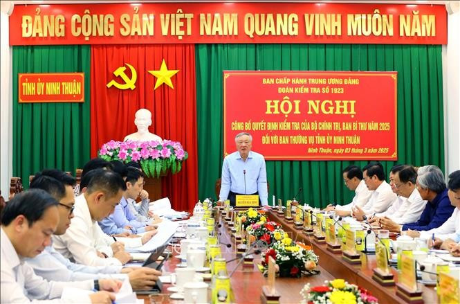 Ủy viên Bộ Chính trị, Bí thư Trung ương Đảng, Phó Thủ tướng Thường trực Chính phủ Nguyễn Hòa Bình, Trưởng Đoàn kiểm tra số 1923 của Bộ Chính trị phát biểu chỉ đạo hội nghị. Ủy viên Bộ Chính trị, Bí thư Trung ương Đảng, Phó Thủ tướng Thường trực Chính phủ Nguyễn Hòa Bình, Trưởng Đoàn kiểm tra số 1923 của Bộ Chính trị phát biểu chỉ đạo hội nghị.