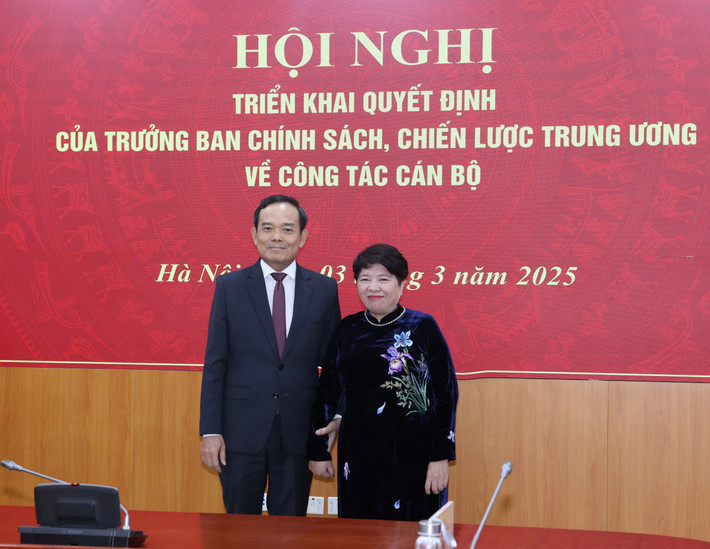 Bí thư Trung ương Đảng, Trưởng Ban Chính sách, chiến lược Trung ương Trần Lưu Quang với Phó Trưởng Ban Chính sách, chiến lược Trung ương Nguyễn Thúy Anh. Ảnh Phương Hoa/TTXVN luu-quang.jpg
