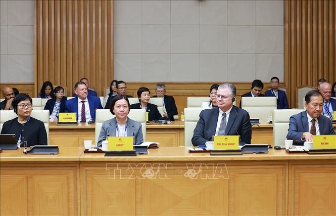 Thành viên đoàn doanh nghiệp Hội đồng Kinh doanh Hoa Kỳ - ASEAN tại buổi tiếp. Ảnh: Dương Giang/TTXVN Thành viên đoàn doanh nghiệp Hội đồng Kinh doanh Hoa Kỳ - ASEAN tại buổi tiếp. Ảnh: Dương Giang/TTXVN