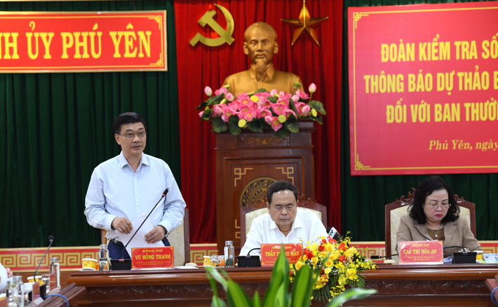Phó Chủ tịch Quốc hội Vũ Hồng Thanh phát biểu tại cuộc làm việc. Ảnh: Lâm Hiển pho-chu-tich-qh-vu-hong-thanh1.jpg