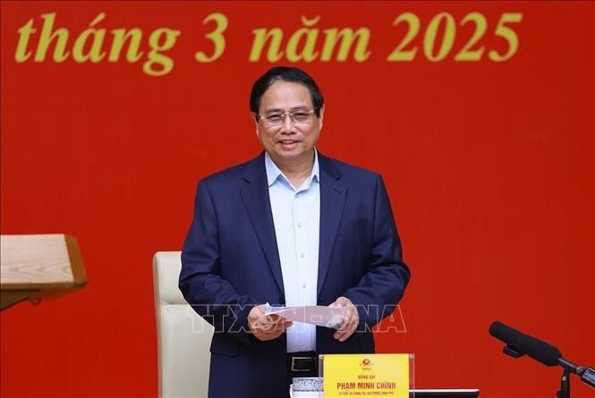 Thủ tướng Phạm Minh Chính, Trưởng Tiểu ban Kinh tế - Xã hội Đại hội XIV của Đảng báo cáo dự thảo nội dung văn kiện trình Đại hội XIV. Ảnh: Dương Giang/TTXVN tieu-ban-17325-9.jpg