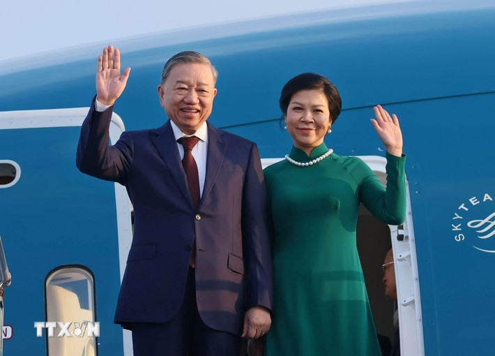 Tổng Bí thư Tô Lâm và Phu nhân lên đường thăm chính thức Malaysia. (Ảnh: An Đăng/TTXVN) Tổng Bí thư Tô Lâm và Phu nhân lên đường thăm chính thức Malaysia. (Ảnh: An Đăng/TTXVN)