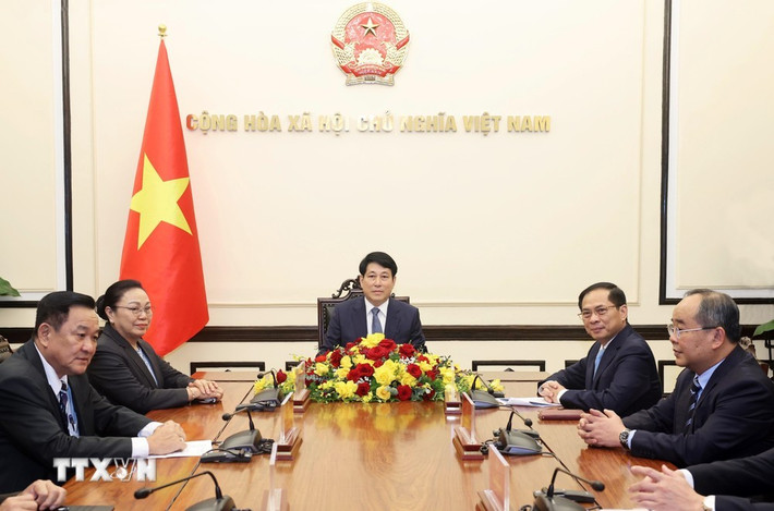 Chủ tịch nước Lương Cường hội đàm trực tuyến với Tổng Bí thư, Chủ tịch nước Lào Thongloun Sisoulith. (Ảnh: Lâm Khánh/TTXVN) Chủ tịch nước Lương Cường hội đàm trực tuyến với Tổng Bí thư, Chủ tịch nước Lào Thongloun Sisoulith. (Ảnh: Lâm Khánh/TTXVN)