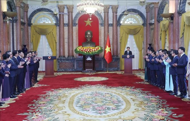Chủ tịch nước Lương Cường gặp mặt lãnh đạo, cán bộ, công chức, viên chức, người lao động Văn phòng Chủ tịch nước. Ảnh: Lâm Khánh.TTXVN Chủ tịch nước Lương Cường gặp mặt lãnh đạo, cán bộ, công chức, viên chức, người lao động Văn phòng Chủ tịch nước. Ảnh: Lâm Khánh.TTXVN