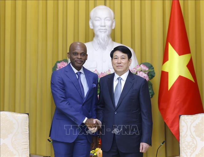 Chủ tịch nước Lương Cường tiếp Bộ trưởng Ngoại giao, Hội nhập khu vực và Kiều dân Cộng hoà Togo Robert Dussey. Ảnh: Lâm Khánh/TTXVN Chủ tịch nước Lương Cường tiếp Bộ trưởng Ngoại giao, Hội nhập khu vực và Kiều dân Cộng hoà Togo Robert Dussey. Ảnh: Lâm Khánh/TTXVN