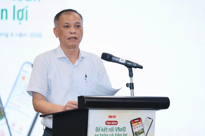 Phó Cục trưởng Cục Khoa học công nghệ và đào tạo thuộc Bộ Y tế TS. Phạm Xuân Viết đã chia sẻ về những lợi ích của VNeID trong lĩnh vực khám chữa bệnh z6529405057736808671f4adba109708c66f0e95207f16-1745293220668433745638.jpg