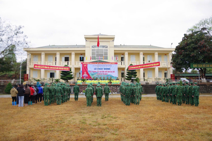Quang cảnh Lễ phát động Tết trồng cây "Đời đời nhớ ơn Bác Hồ” Xuân Ất Tỵ năm 2025 và Đề án trồng cây dọc đường tuần tra biên giới năm 2025. Ảnh: Minh Thành z6295998715850-885eaea9516b742454728adc54bc0b04.jpg