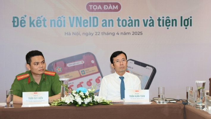 Chủ tọa điều hành tọa đàm vn3-5654-1501-7803-2913jpg.jpg