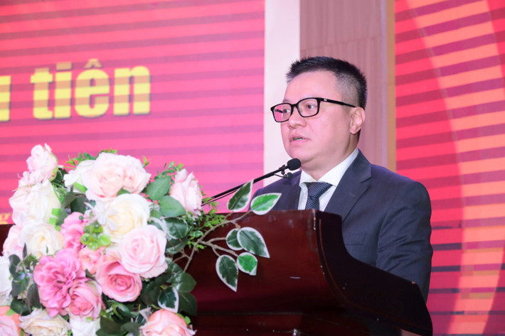 Ủy viên Trung ương Đảng, Tổng Biên tập Báo Nhân Dân, Chủ tịch Hội Nhà báo Việt Nam Lê Quốc Minh phát biểu tại buổi lễ. Ảnh: Bảo Quyên c3edf1515d0f43a64c6958d0c9e9b7e6.jpg