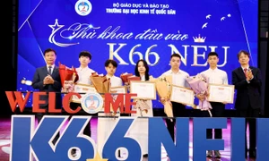 5 Thủ khoa đầu vào Trường Đại học Kinh tế Quốc dân được cấp học bổng toàn phần học phí