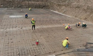 Thi công đường dây 500kV Lào Cai – Vĩnh Yên xuyên lễ 30.4 - 1.5
