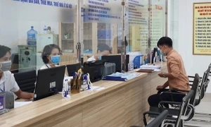 Hải Phòng yêu cầu cắt giảm ít nhất 30% thời gian xử lý thủ tục hành chính, ít nhất 30% chi phí kinh doanh, bãi bỏ 30% điều kiện kinh doanh không cần thiết. (Ảnh minh họa)