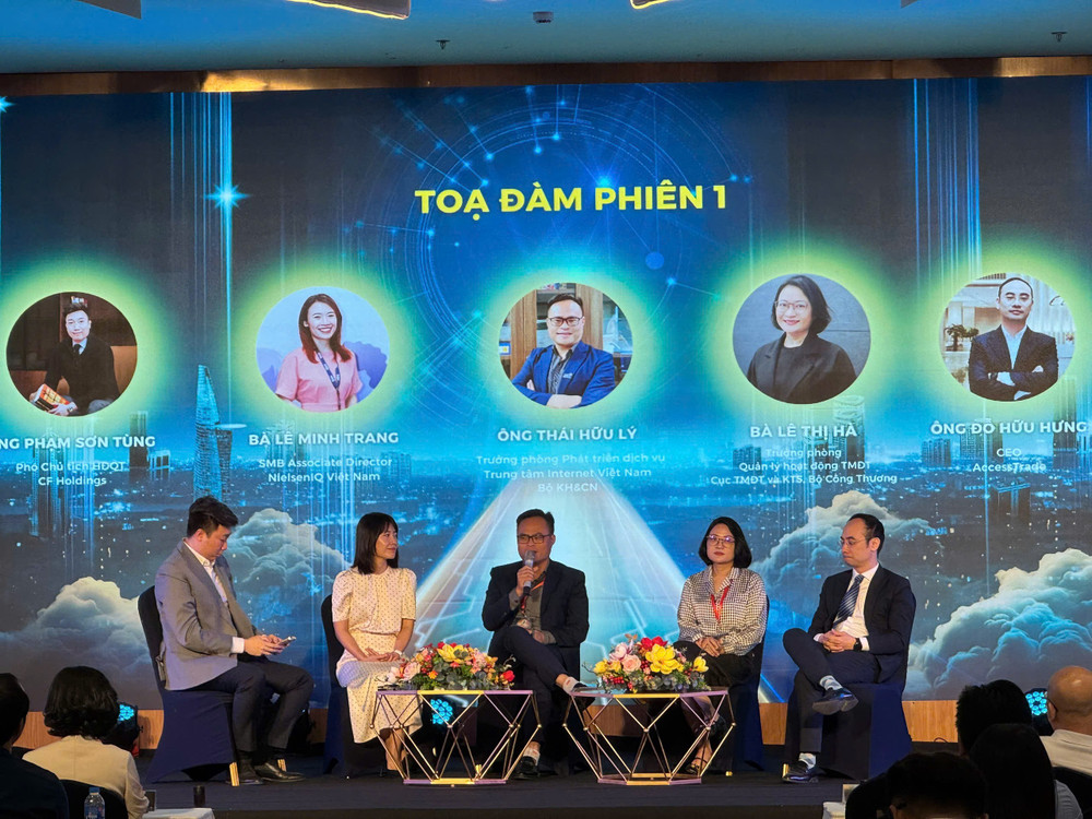 Các đại biểu thảo luận tại diễn đàn. zalo-57073226901291.jpg