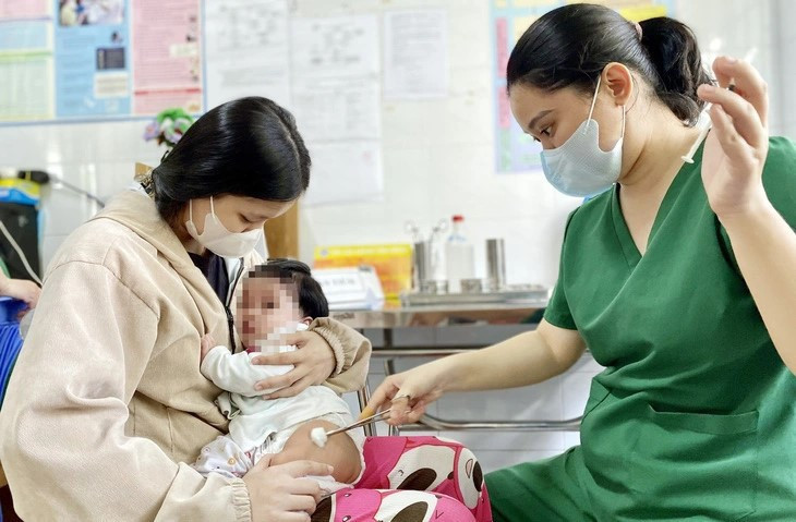 Tiêm vaccine vẫn là phương án phòng bệnh Sởi hiệu quả nhất anh-soi-1723350959093231102444.jpg