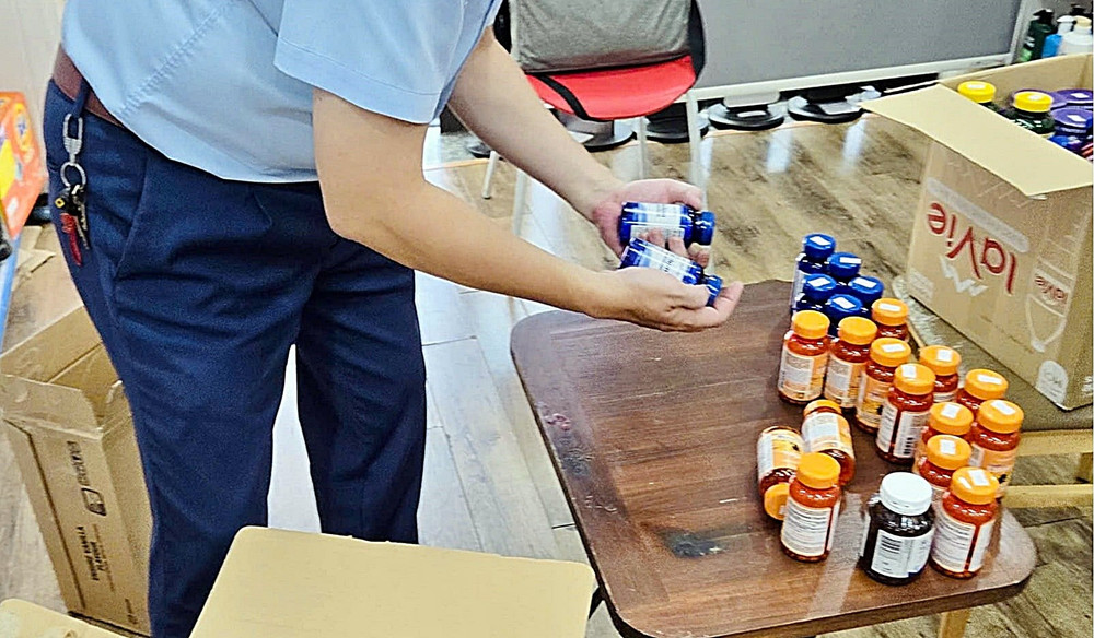 Cục QLTT thành phố Đà Nẵng tạm giữ hàng chục đơn vị sản phẩm thực phẩm chức năng nhập lậu tháng 8.2024 edit-tam-giu-tang-vat-1745494321163741244830.jpg
