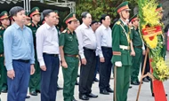 Chủ tịch Quốc hội Trần Thanh Mẫn dâng hương tưởng niệm các anh hùng liệt sĩ tại Quảng Trị