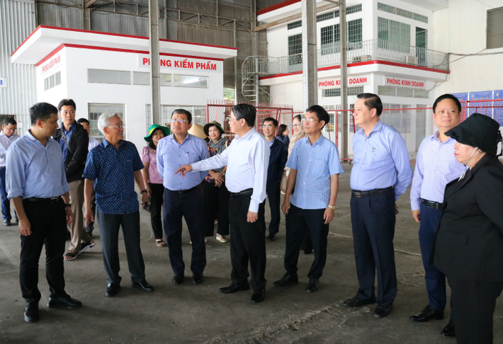 Phó Chủ tịch Quốc hội Nguyễn Đức Hải cùng đoàn công tác khảo sát Công ty Nông nghiệp công nghệ cao Trung An. Ảnh: Nguyễn Hành pct-qh-nguyen-duc-hai-tham-cong-ty-trung-an.jpg