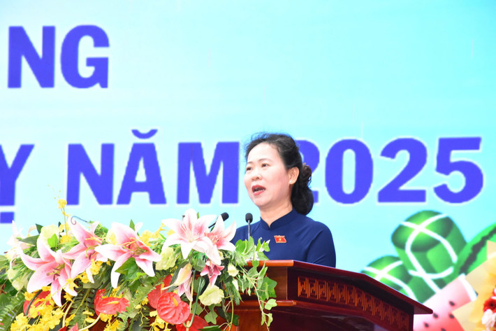 Phó Trưởng đoàn ĐBQH chuyên trách Đoàn ĐBQH tỉnh Sóc Trăng Tô Ái Vang phát biểu tại buổi họp mặt ddb-st1.jpg