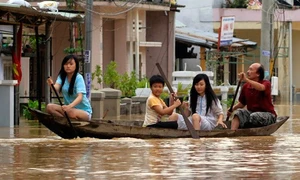 Rà soát, đánh giá tình hình mưa lũ Trung Bộ để quyết định nghỉ học cho học sinh