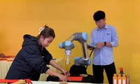 Robot viết thư pháp