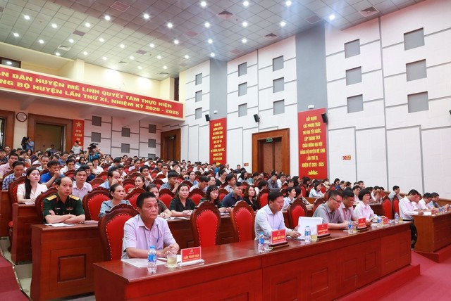 300 cán bộ huyện Mê Linh được quán triệt Chỉ thị số 24-CT/TU của Ban Thường vụ Thành ủy Hà Nội về tăng cường kỷ cương, kỷ luật và trách nhiệm. Ảnh: A.V Mê Linh.jpg