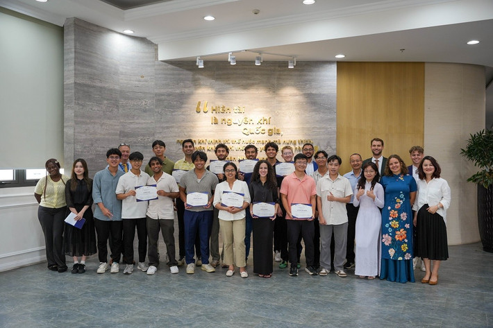 Đoàn sinh viên New York University tới trao đổi tại VinUni Anh 4.jpg
