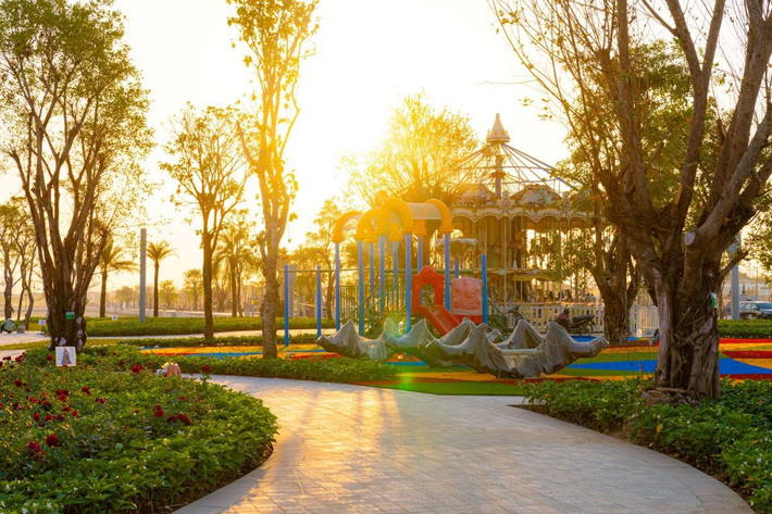 Trên công trường Vinhomes Global Gate, công viên Xứ Sở Thần Tiên cũng đang dần hoàn thiện với một diện mạo tươi mới. a4.jpg